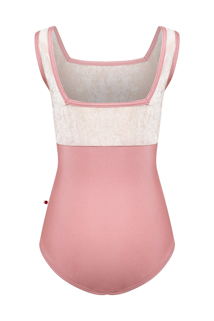 44 Marieke Leotard